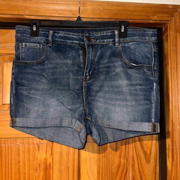 RUE 21 shorts - Picture 1 of 3